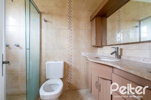 Casa à venda com 208m², 3 dormitórios, 1 suíte, 4 vagas, no bairro Ipanema em Porto Alegre