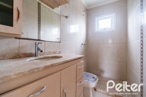 Casa à venda com 208m², 3 dormitórios, 1 suíte, 4 vagas, no bairro Ipanema em Porto Alegre