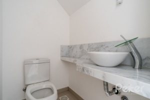  à venda, no bairro  em 