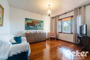 Casa à venda com 254m², 3 dormitórios, 4 vagas, no bairro Tristeza em Porto Alegre