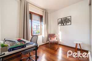 Casa à venda com 254m², 3 dormitórios, 4 vagas, no bairro Tristeza em Porto Alegre