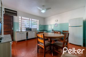 Casa à venda com 254m², 3 dormitórios, 4 vagas, no bairro Tristeza em Porto Alegre