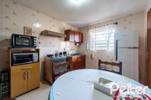 Casa à venda com 254m², 3 dormitórios, 4 vagas, no bairro Tristeza em Porto Alegre