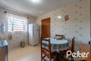 Casa à venda com 254m², 3 dormitórios, 4 vagas, no bairro Tristeza em Porto Alegre