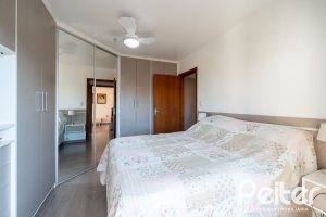 Casa à venda com 254m², 3 dormitórios, 4 vagas, no bairro Tristeza em Porto Alegre