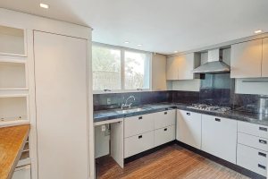 Casa em Condomínio à venda com 271m², 3 dormitórios, 1 suíte, 2 vagas, no bairro Vila Assunção em Porto Alegre