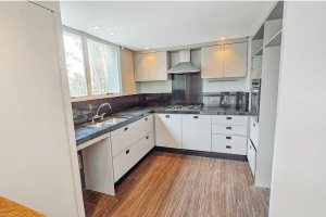 Casa em Condomínio à venda com 271m², 3 dormitórios, 1 suíte, 2 vagas, no bairro Vila Assunção em Porto Alegre