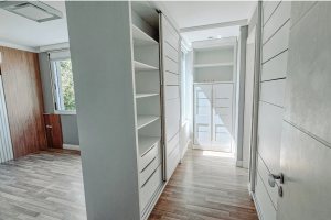Casa em Condomínio à venda com 271m², 3 dormitórios, 1 suíte, 2 vagas, no bairro Vila Assunção em Porto Alegre