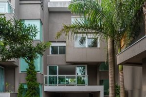Casa em Condomínio à venda com 271m², 3 dormitórios, 1 suíte, 2 vagas, no bairro Vila Assunção em Porto Alegre
