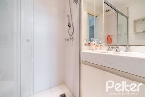 Casa em Condomínio à venda com 271m², 3 dormitórios, 1 suíte, 2 vagas, no bairro Vila Assunção em Porto Alegre