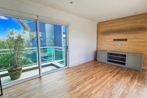 Casa em Condomínio à venda com 271m², 3 dormitórios, 1 suíte, 2 vagas, no bairro Vila Assunção em Porto Alegre