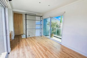 Casa em Condomínio à venda com 271m², 3 dormitórios, 1 suíte, 2 vagas, no bairro Vila Assunção em Porto Alegre