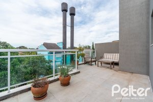 Casa em Condomínio à venda com 271m², 3 dormitórios, 1 suíte, 2 vagas, no bairro Vila Assunção em Porto Alegre