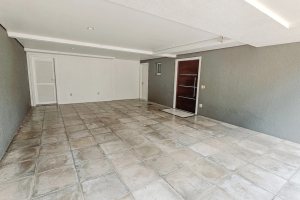 Casa em Condomínio à venda com 271m², 3 dormitórios, 1 suíte, 2 vagas, no bairro Vila Assunção em Porto Alegre