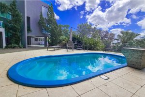 Casa em Condomínio à venda com 271m², 3 dormitórios, 1 suíte, 2 vagas, no bairro Vila Assunção em Porto Alegre
