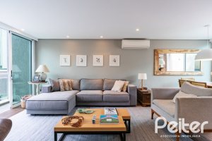 Casa em Condomínio à venda com 271m², 3 dormitórios, 1 suíte, 2 vagas, no bairro Vila Assunção em Porto Alegre