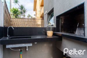 Casa em Condomínio à venda com 271m², 3 dormitórios, 1 suíte, 2 vagas, no bairro Vila Assunção em Porto Alegre