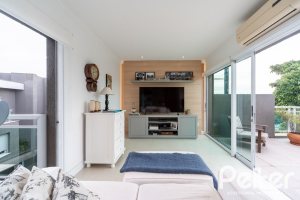 Casa em Condomínio à venda com 271m², 3 dormitórios, 1 suíte, 2 vagas, no bairro Vila Assunção em Porto Alegre