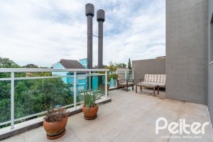 Casa em Condomínio à venda com 271m², 3 dormitórios, 1 suíte, 2 vagas, no bairro Vila Assunção em Porto Alegre