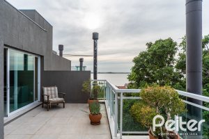 Casa em Condomínio à venda com 271m², 3 dormitórios, 1 suíte, 2 vagas, no bairro Vila Assunção em Porto Alegre