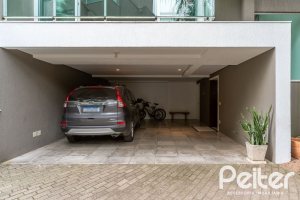 Casa em Condomínio à venda com 271m², 3 dormitórios, 1 suíte, 2 vagas, no bairro Vila Assunção em Porto Alegre