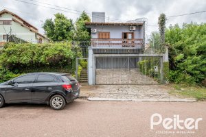 Casa à venda com 390m², 4 dormitórios, 1 suíte, 3 vagas, no bairro Santa Tereza em Porto Alegre
