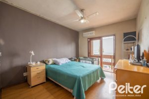 Casa à venda com 390m², 4 dormitórios, 1 suíte, 3 vagas, no bairro Santa Tereza em Porto Alegre