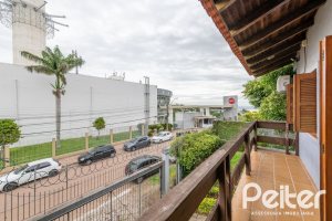 Casa à venda com 390m², 4 dormitórios, 1 suíte, 3 vagas, no bairro Santa Tereza em Porto Alegre