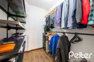 Casa à venda com 390m², 4 dormitórios, 1 suíte, 3 vagas, no bairro Santa Tereza em Porto Alegre