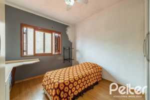 Casa à venda com 390m², 4 dormitórios, 1 suíte, 3 vagas, no bairro Santa Tereza em Porto Alegre