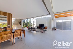 Casa em Condomínio à venda com 363m², 3 dormitórios, 3 suítes, 4 vagas, no bairro Terra Ville em PORTO ALEGRE