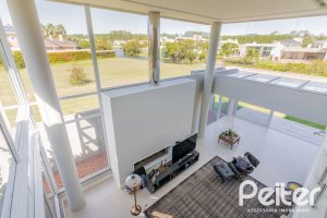 Casa em Condomínio à venda com 363m², 3 dormitórios, 3 suítes, 4 vagas, no bairro Terra Ville em PORTO ALEGRE