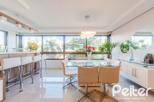 Apartamento à venda com 143m², 3 dormitórios, 1 suíte, 4 vagas, no bairro Tristeza em PORTO ALEGRE