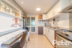 Apartamento à venda com 143m², 3 dormitórios, 1 suíte, 4 vagas, no bairro Tristeza em PORTO ALEGRE