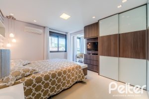 Apartamento à venda com 143m², 3 dormitórios, 1 suíte, 4 vagas, no bairro Tristeza em PORTO ALEGRE