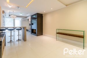 Casa à venda com 217m², 3 dormitórios, 1 suíte, 5 vagas, no bairro Vila Assunção em Porto Alegre