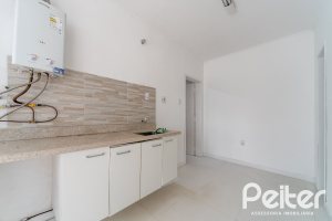 Casa à venda com 217m², 3 dormitórios, 1 suíte, 5 vagas, no bairro Vila Assunção em Porto Alegre