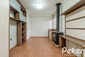 Casa à venda com 217m², 3 dormitórios, 1 suíte, 5 vagas, no bairro Vila Assunção em Porto Alegre