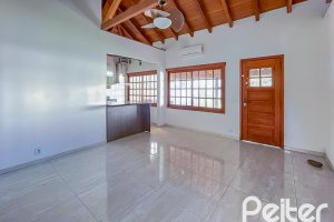 Casa à venda com 89m², 2 dormitórios, 1 vaga, no bairro Ipanema em Porto Alegre