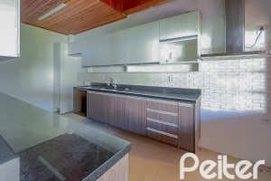 Casa à venda com 89m², 2 dormitórios, 1 vaga, no bairro Ipanema em Porto Alegre