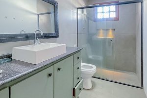 Casa à venda com 89m², 2 dormitórios, 1 vaga, no bairro Ipanema em Porto Alegre
