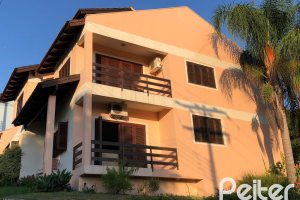 Casa em Condomínio à venda com 304m², 4 dormitórios, 1 suíte, 3 vagas, no bairro Vila Nova em Porto Alegre