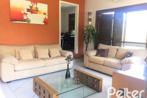 Casa em Condomínio à venda com 304m², 4 dormitórios, 1 suíte, 3 vagas, no bairro Vila Nova em Porto Alegre