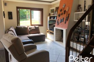 Casa em Condomínio à venda com 304m², 4 dormitórios, 1 suíte, 3 vagas, no bairro Vila Nova em Porto Alegre