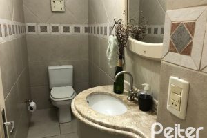 Casa em Condomínio à venda com 304m², 4 dormitórios, 1 suíte, 3 vagas, no bairro Vila Nova em Porto Alegre