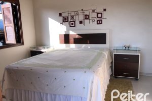 Casa em Condomínio à venda com 304m², 4 dormitórios, 1 suíte, 3 vagas, no bairro Vila Nova em Porto Alegre