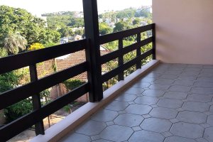 Casa em Condomínio à venda com 304m², 4 dormitórios, 1 suíte, 3 vagas, no bairro Vila Nova em Porto Alegre