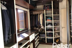 Casa em Condomínio à venda com 304m², 4 dormitórios, 1 suíte, 3 vagas, no bairro Vila Nova em Porto Alegre