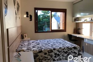 Casa em Condomínio à venda com 304m², 4 dormitórios, 1 suíte, 3 vagas, no bairro Vila Nova em Porto Alegre