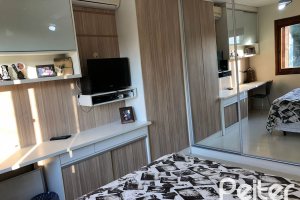 Casa em Condomínio à venda com 304m², 4 dormitórios, 1 suíte, 3 vagas, no bairro Vila Nova em Porto Alegre